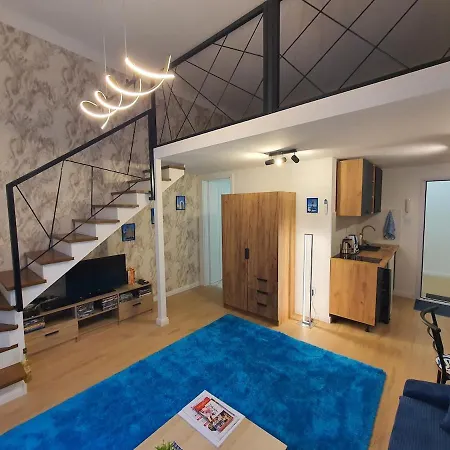 Blue Apple Apartment *