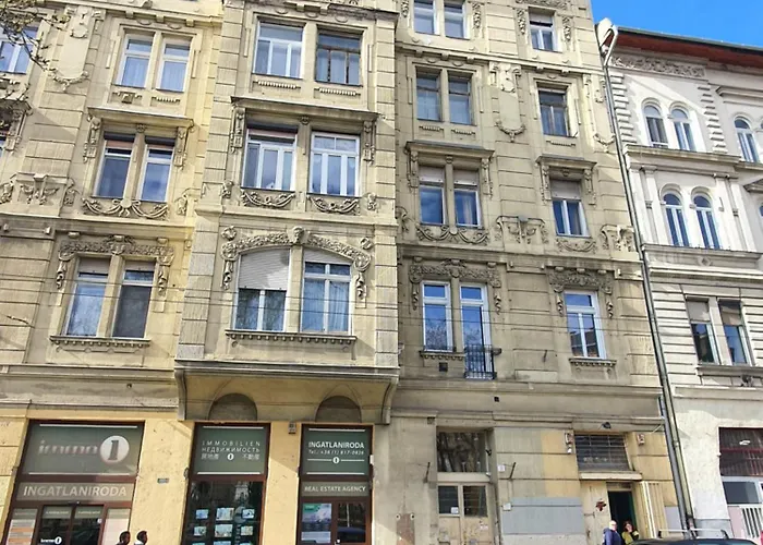 Blue Apple * Budapesta